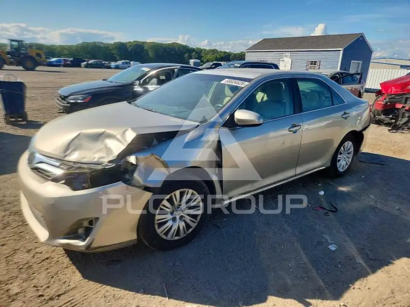 2014 Toyota CAMRY фото