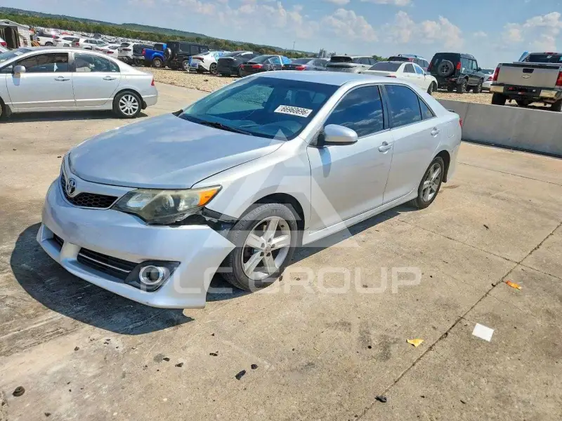 2014 Toyota CAMRY photo