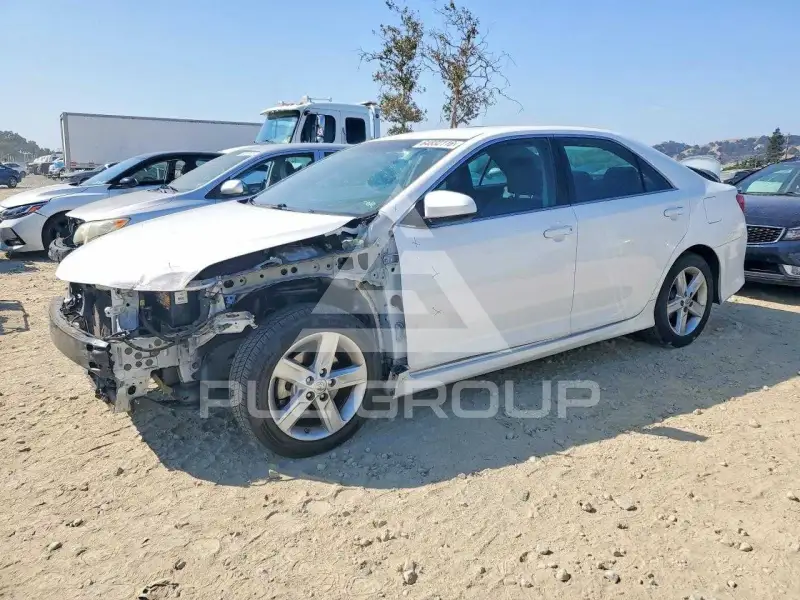 2014 Toyota CAMRY фото