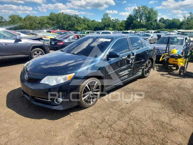 2014 Toyota CAMRY фото