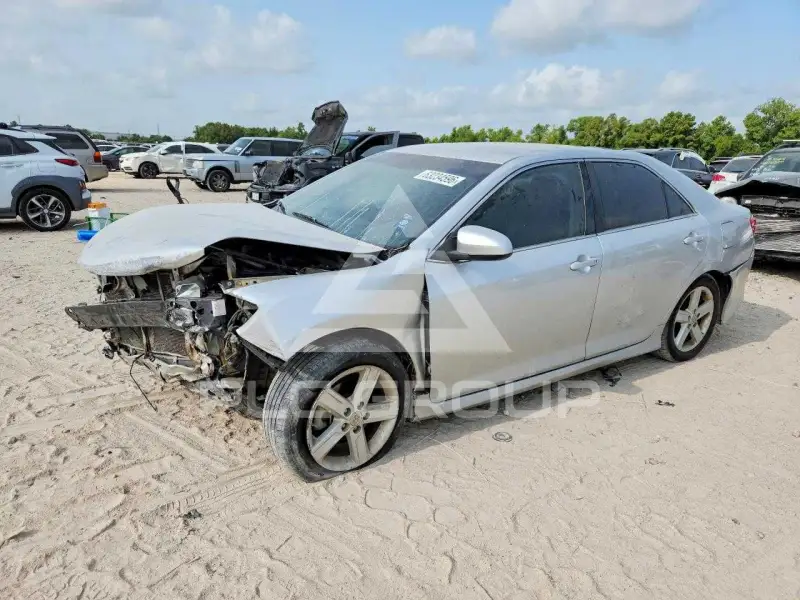 2014 Toyota CAMRY photo