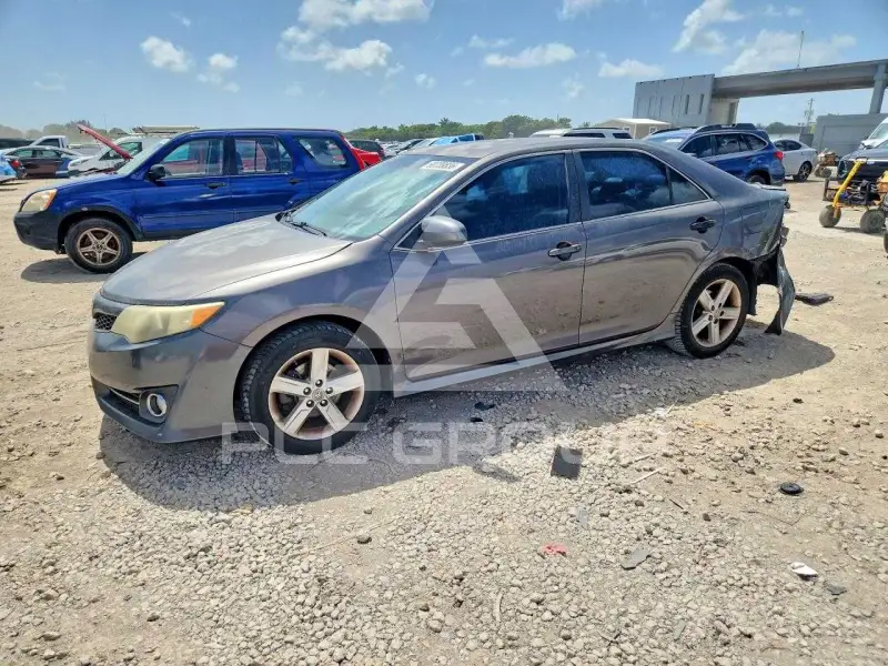 2014 Toyota CAMRY photo