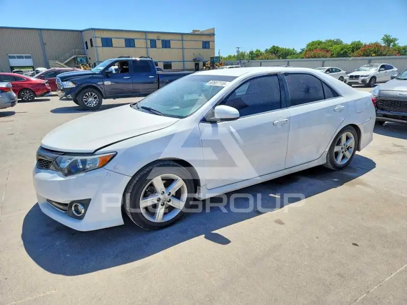 2014 Toyota CAMRY photo