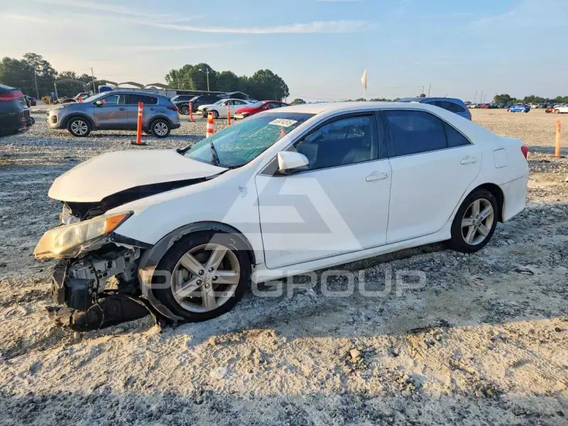 2014 Toyota CAMRY photo