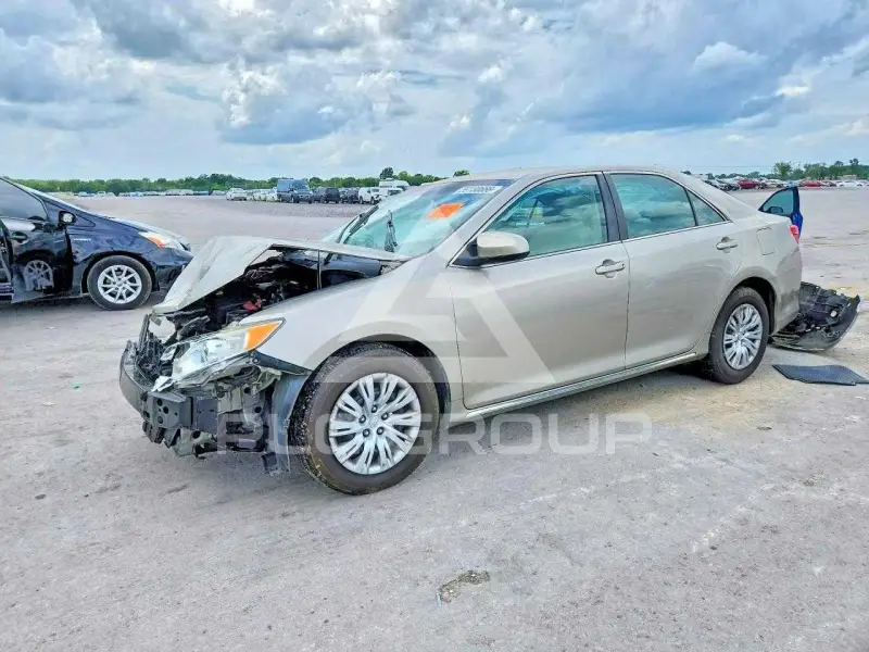 2014 Toyota CAMRY фото