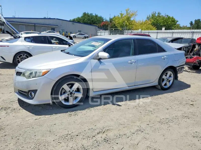 2014 Toyota CAMRY фото
