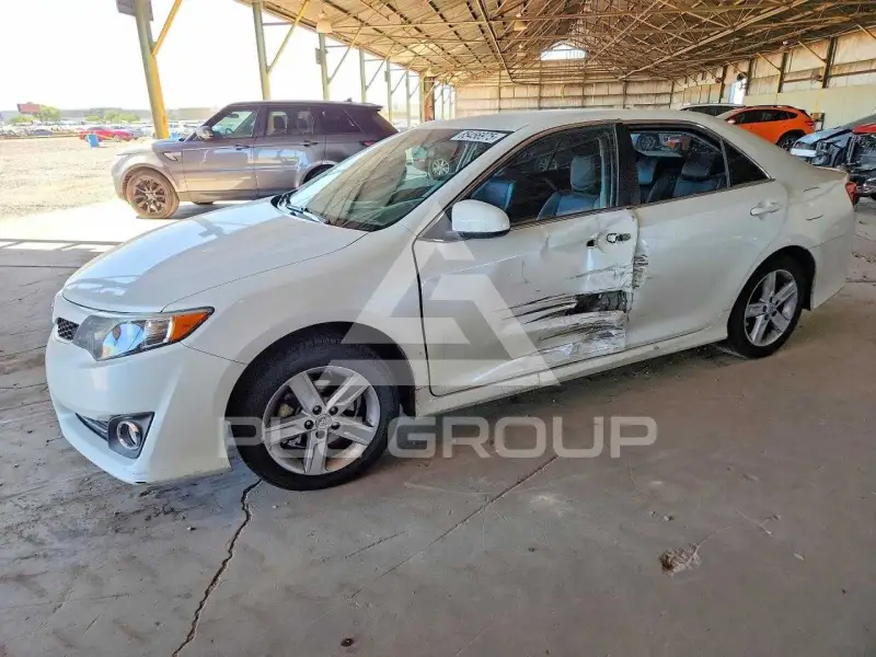 2014 Toyota CAMRY photo