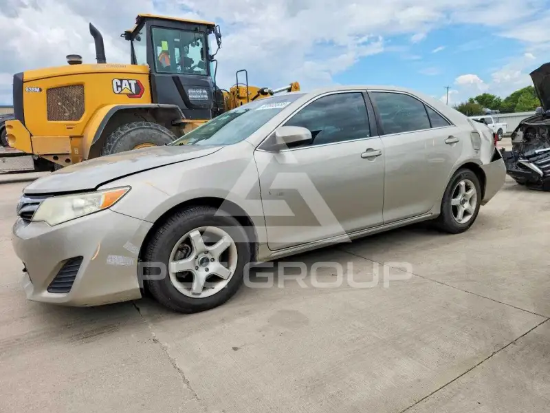 2014 Toyota CAMRY фото