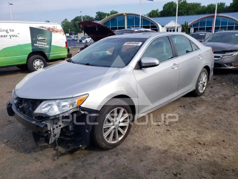2014 Toyota CAMRY фото