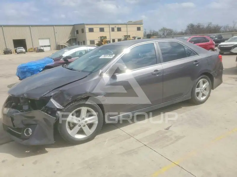 2014 Toyota CAMRY фото