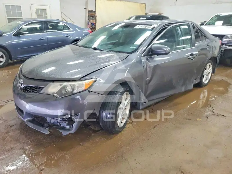 2014 Toyota CAMRY фото