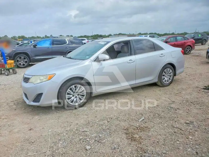 2014 Toyota CAMRY фото