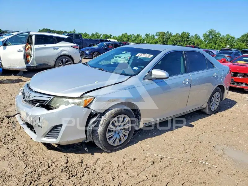 2014 Toyota CAMRY фото