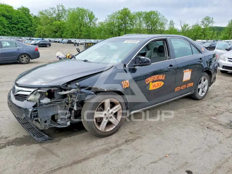 2014 Toyota CAMRY фото