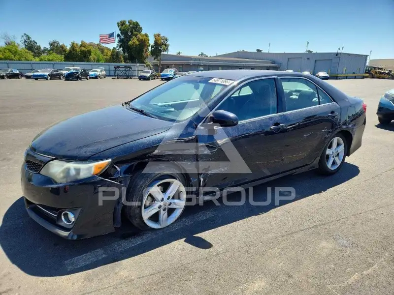 2014 Toyota CAMRY фото