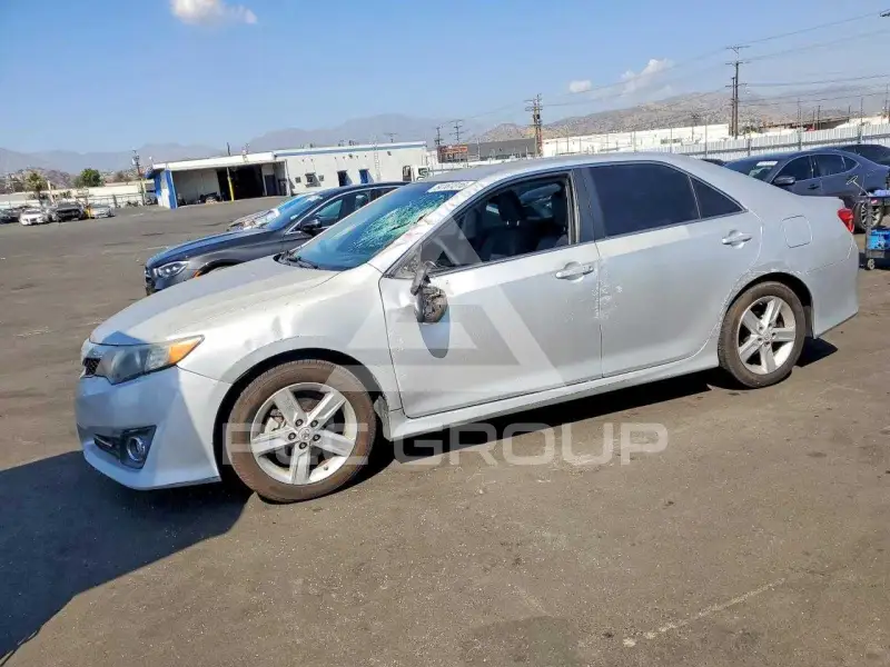 2014 Toyota CAMRY фото