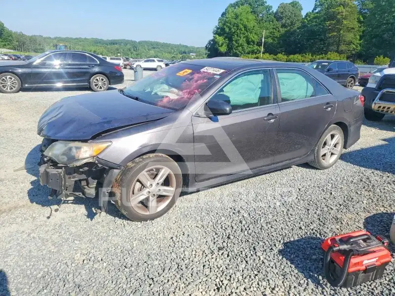 2014 Toyota CAMRY фото
