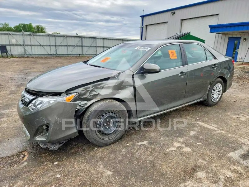 2014 Toyota CAMRY фото