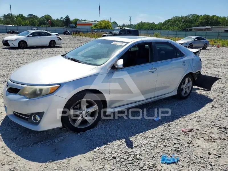 2014 Toyota CAMRY фото