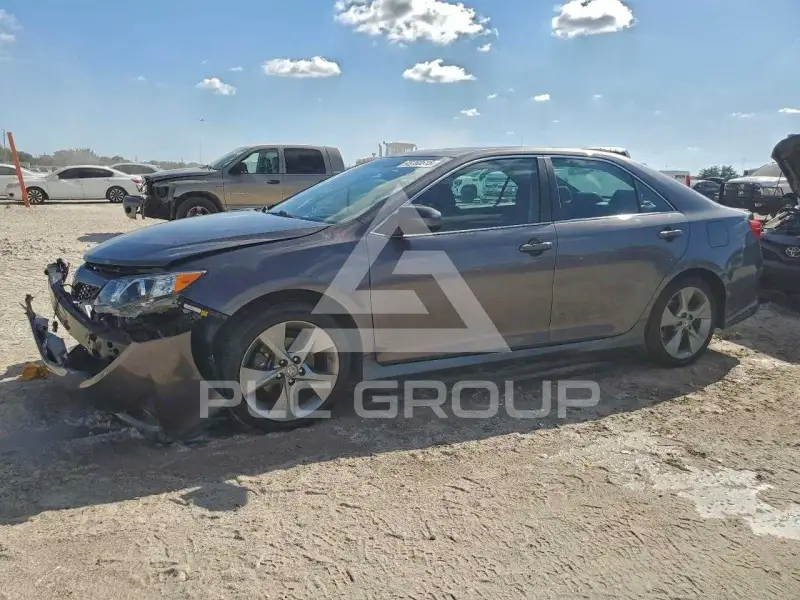 2014 Toyota CAMRY фото