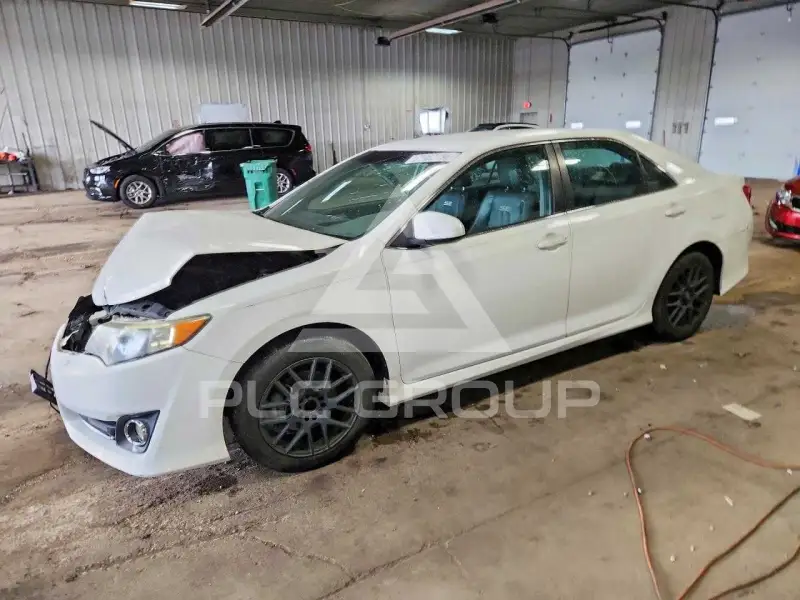 2014 Toyota CAMRY фото
