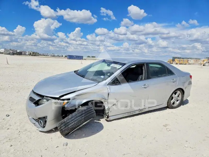 2014 Toyota CAMRY фото