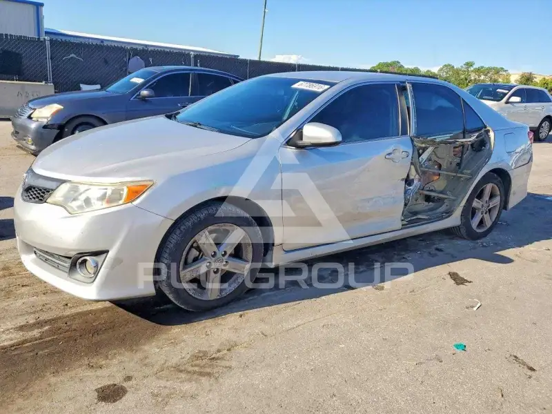 2014 Toyota CAMRY photo