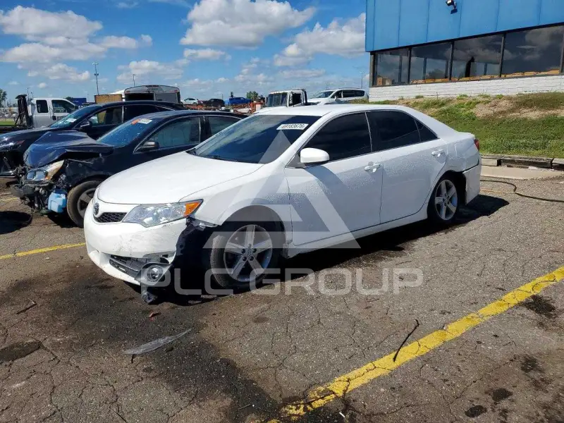 2014 Toyota CAMRY фото