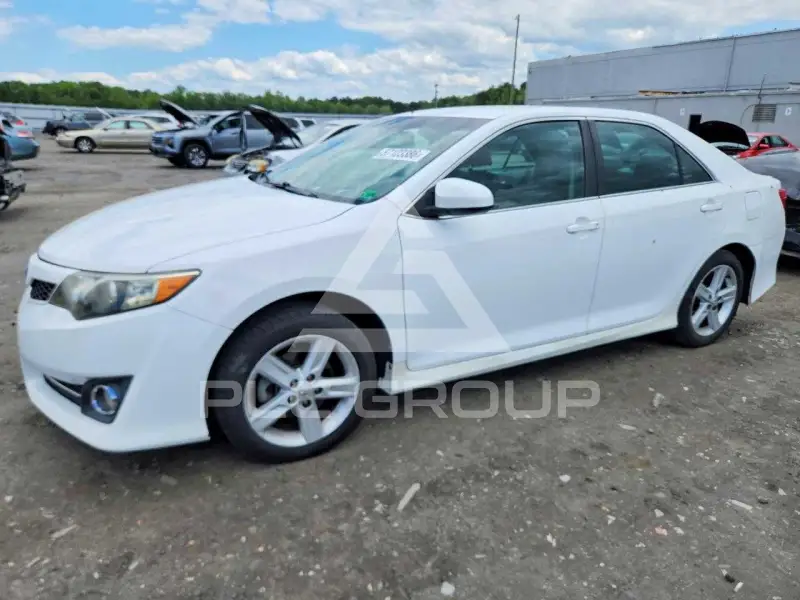 2014 Toyota CAMRY фото