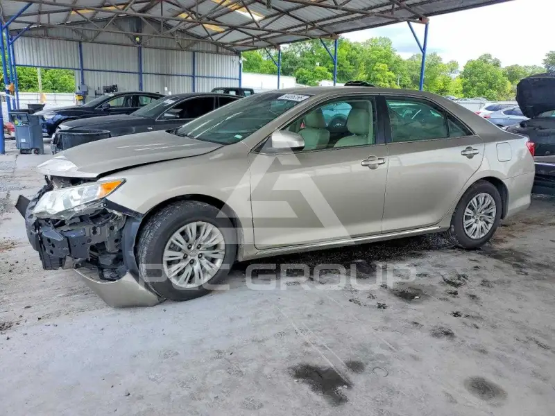 2014 Toyota CAMRY фото
