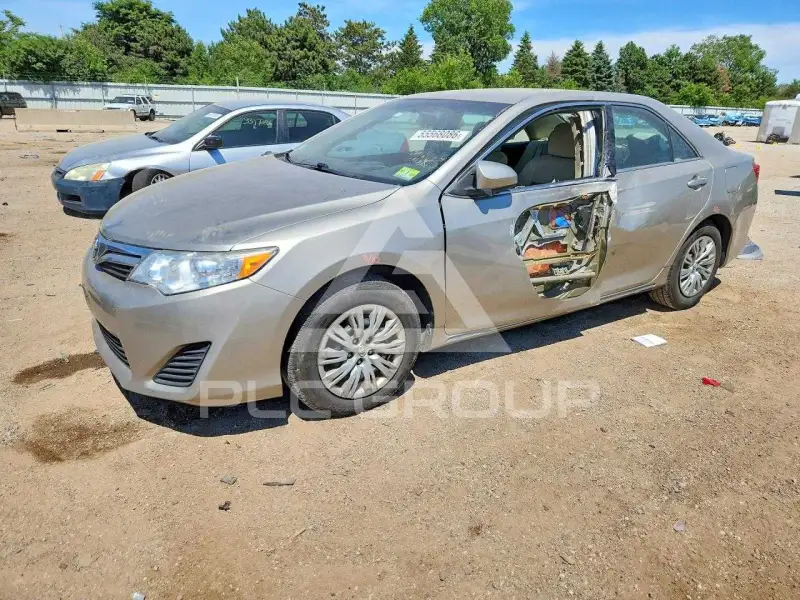 2014 Toyota CAMRY фото