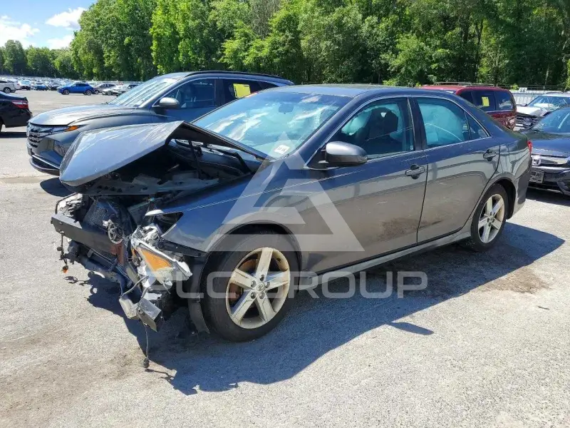 2014 Toyota CAMRY фото