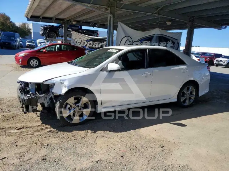 2014 Toyota CAMRY фото