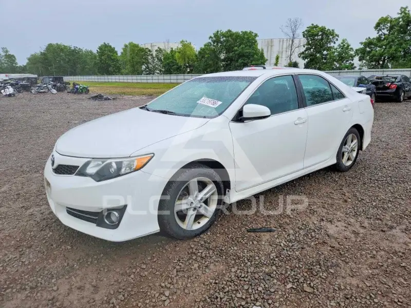 2014 Toyota CAMRY фото