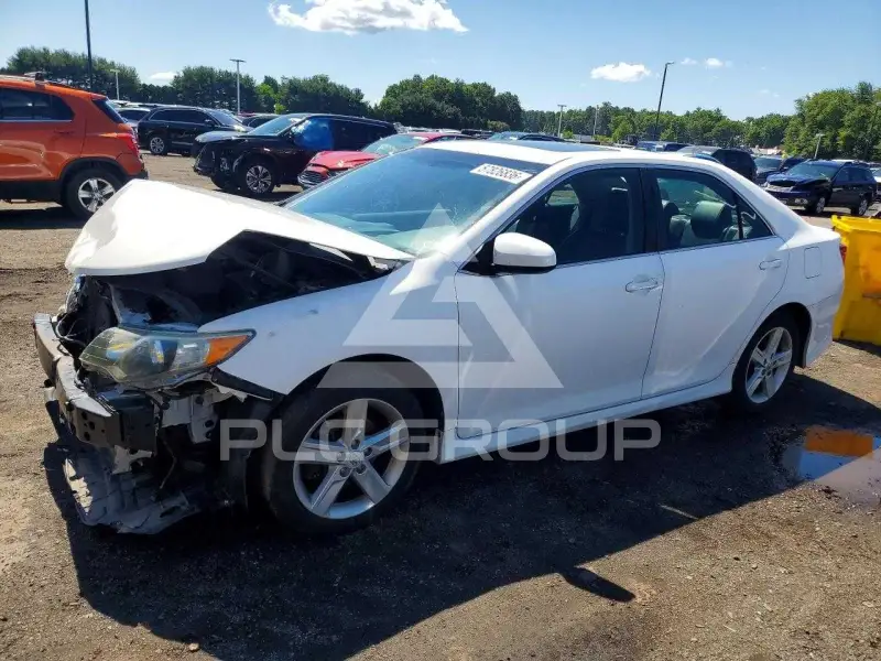 2014 Toyota CAMRY фото