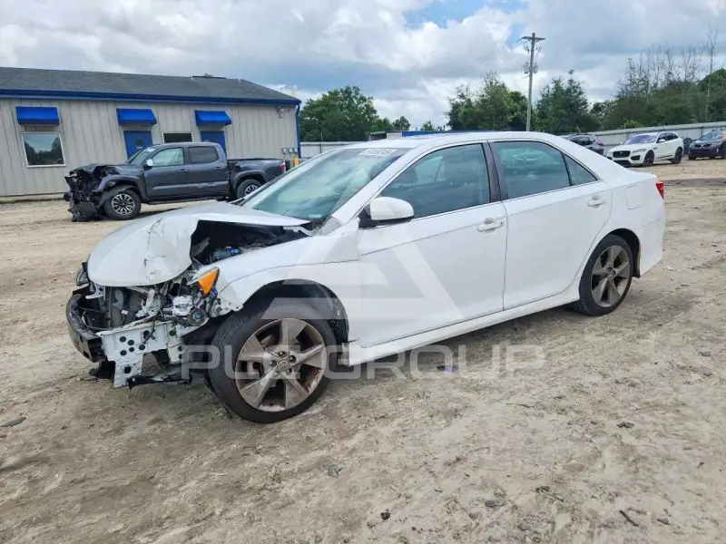 2014 Toyota CAMRY photo