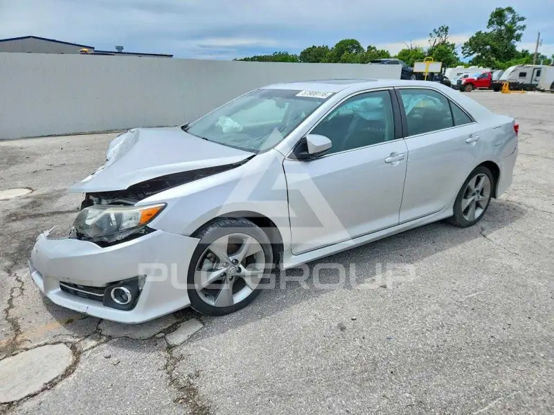 2014 Toyota CAMRY фото