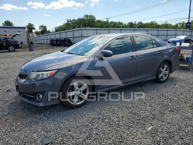 2014 Toyota CAMRY фото