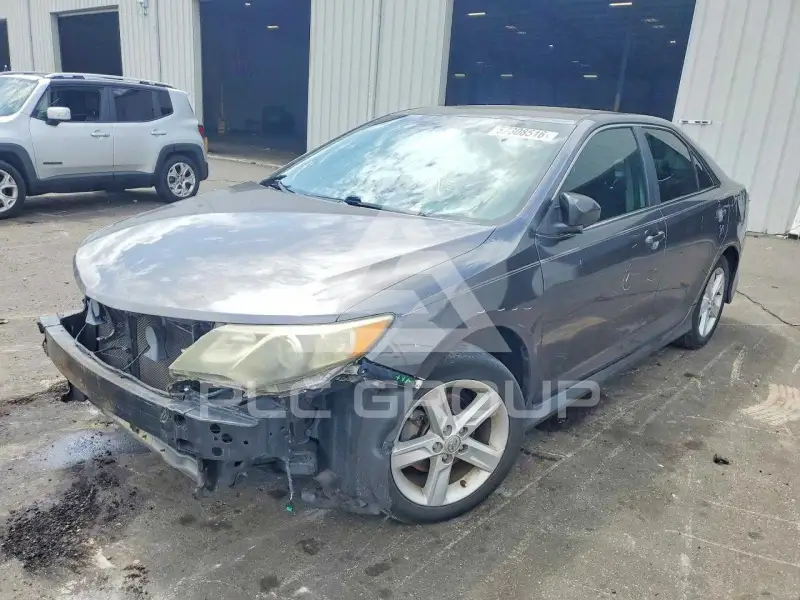 2014 Toyota CAMRY photo