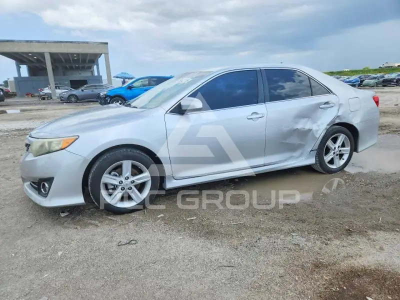2014 Toyota CAMRY photo
