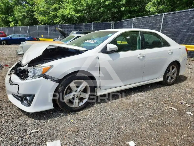 2014 Toyota CAMRY photo