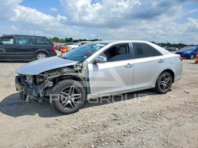 2014 Toyota CAMRY фото