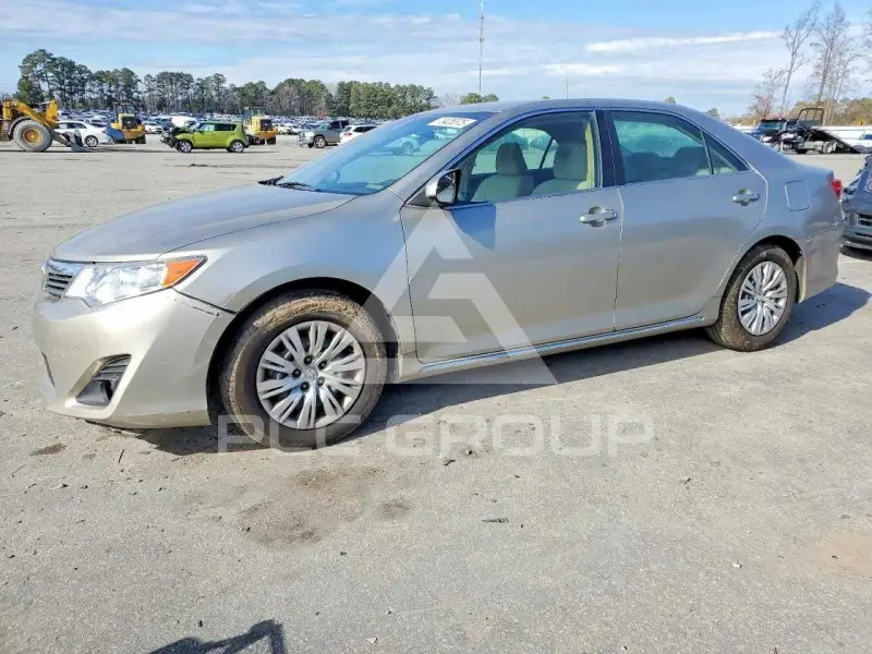 2014 Toyota CAMRY фото