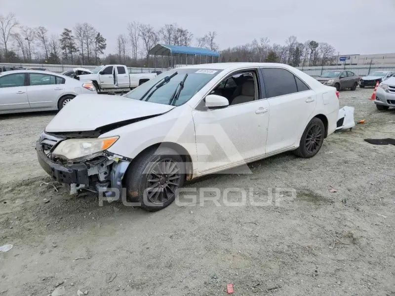 2014 Toyota CAMRY фото