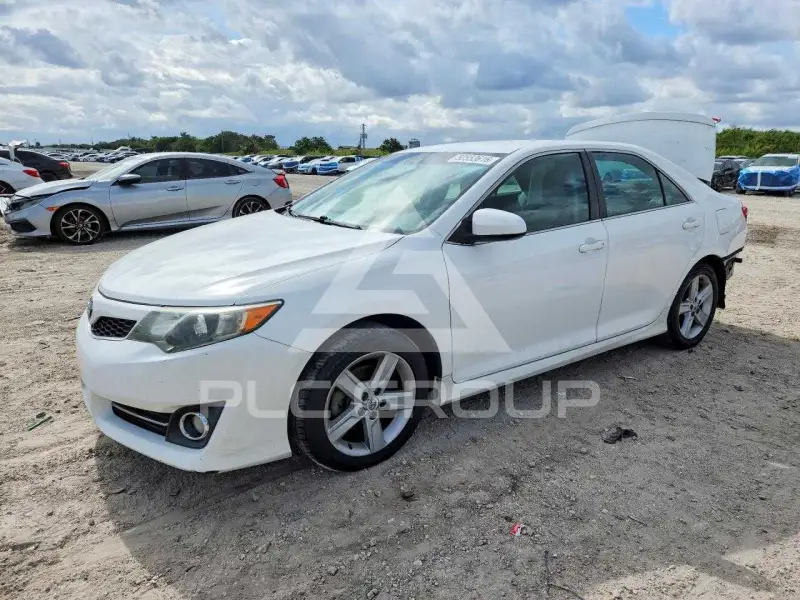 2014 Toyota CAMRY фото