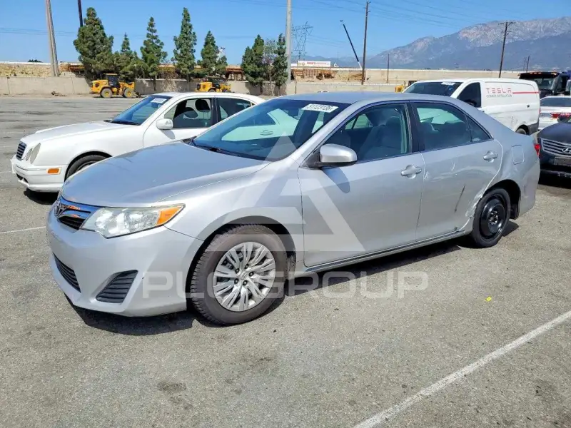 2014 Toyota CAMRY фото