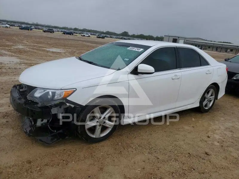 2014 Toyota CAMRY фото