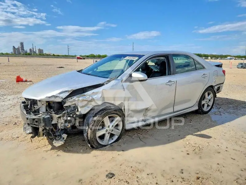 2014 Toyota CAMRY photo