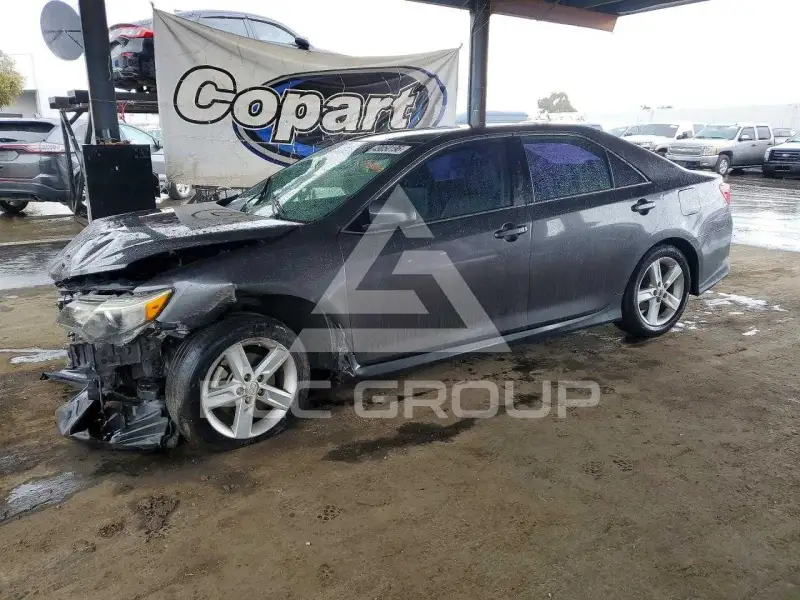 2014 Toyota CAMRY фото