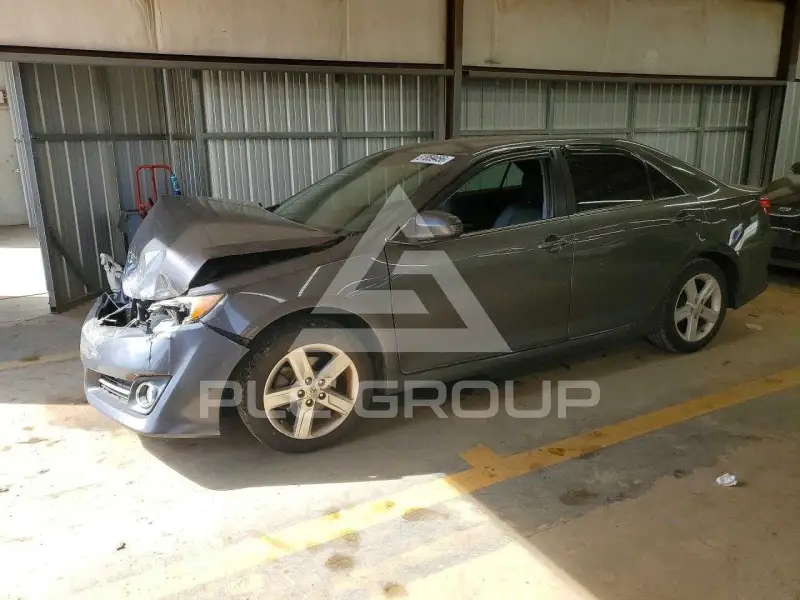 2014 Toyota CAMRY фото